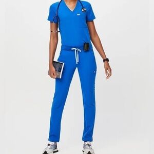 Figs Yola Elastic Waistband Skinny Scrub Pants in Blue in Size XXS petite